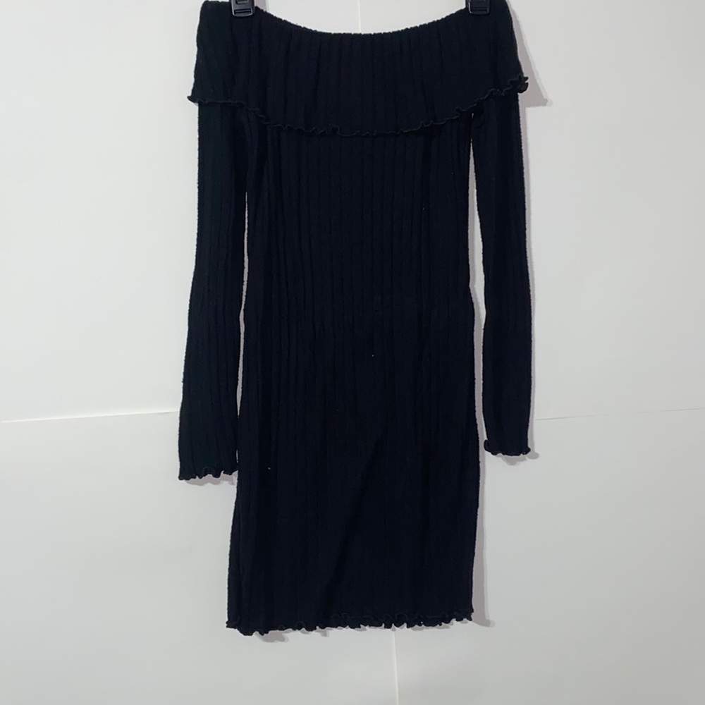 HEART HIPS OFF TGE SHOULD DRESS